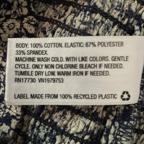 Universal Thread blouse. Large. NWT. Blue & white floral. Puffy sleeves. Pretty - Picture 6 of 6